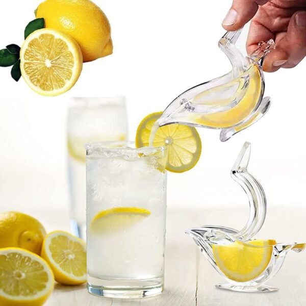 Manual lemon squeezer use